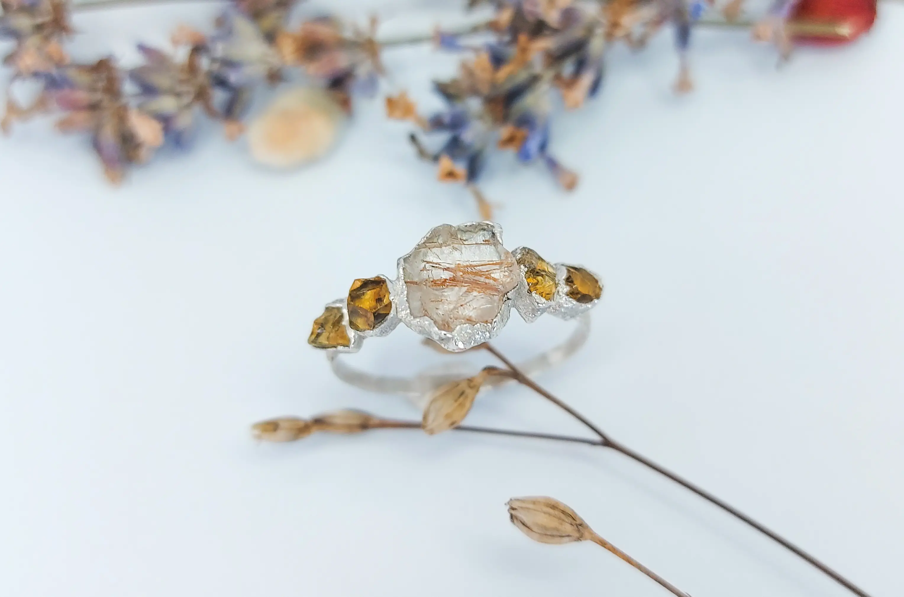 Ring versilbert